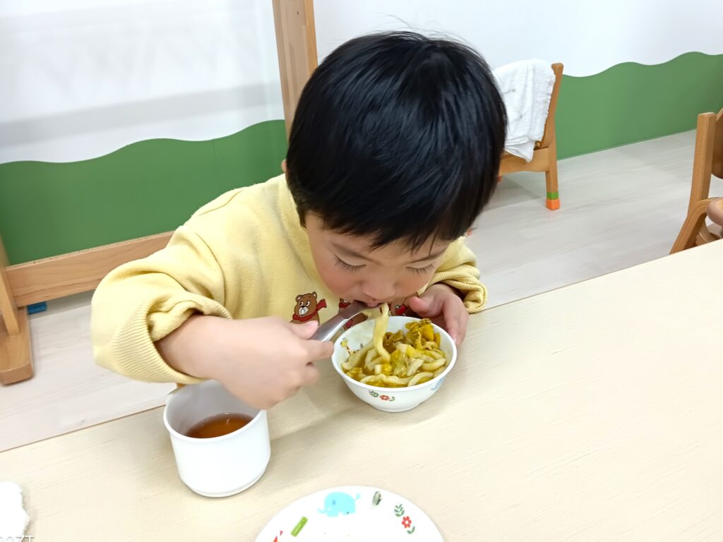 おおぞら保育園　西新町園　うどん作り　202501-6