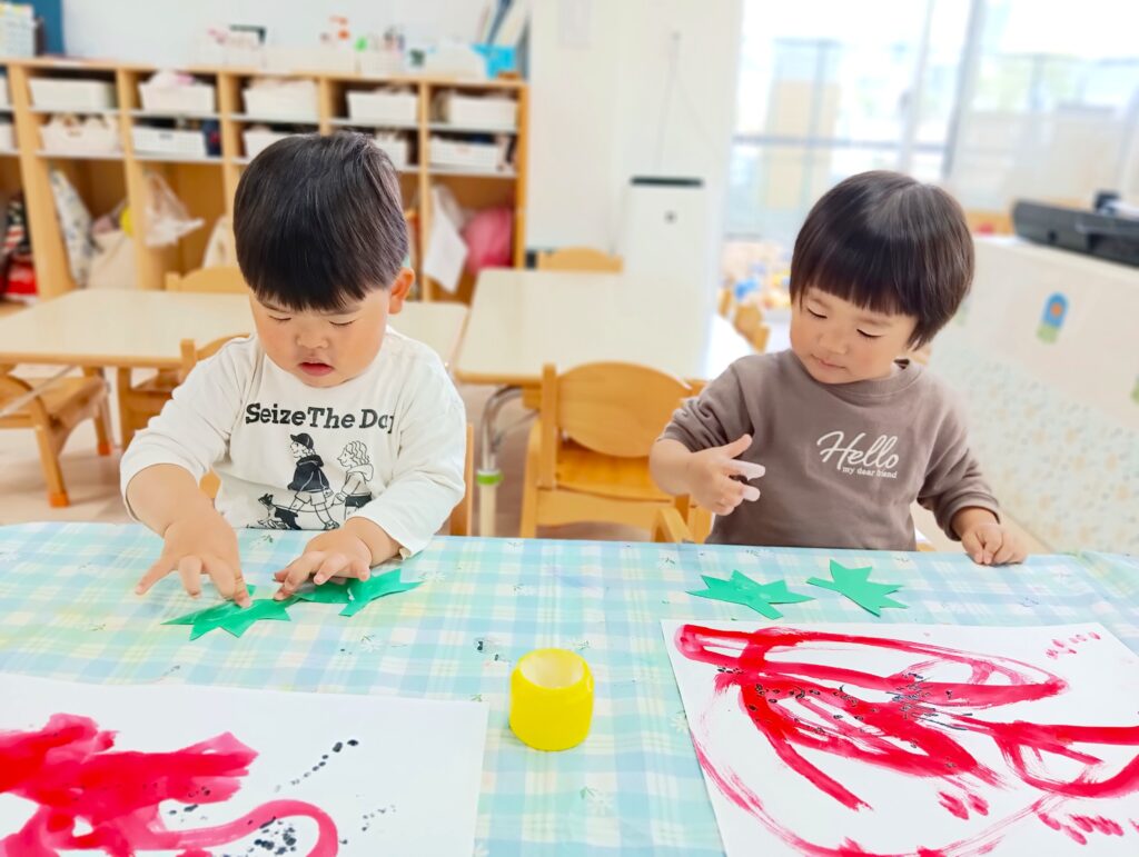 おおぞら保育園 明石保育園 西新町 いちご 苺 製作 春 年齢別 202505-1