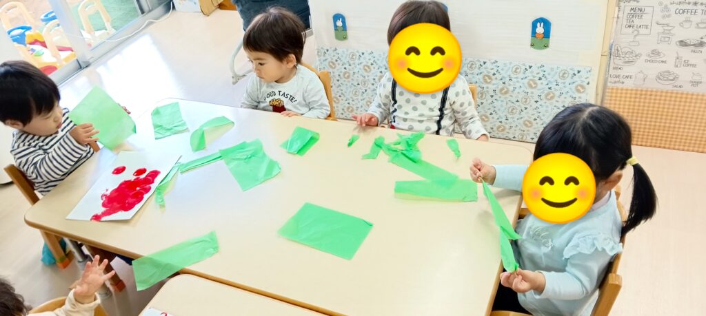 おおぞら保育園 明石保育園 西新町 いちご 苺 製作 春 年齢別 202505-3