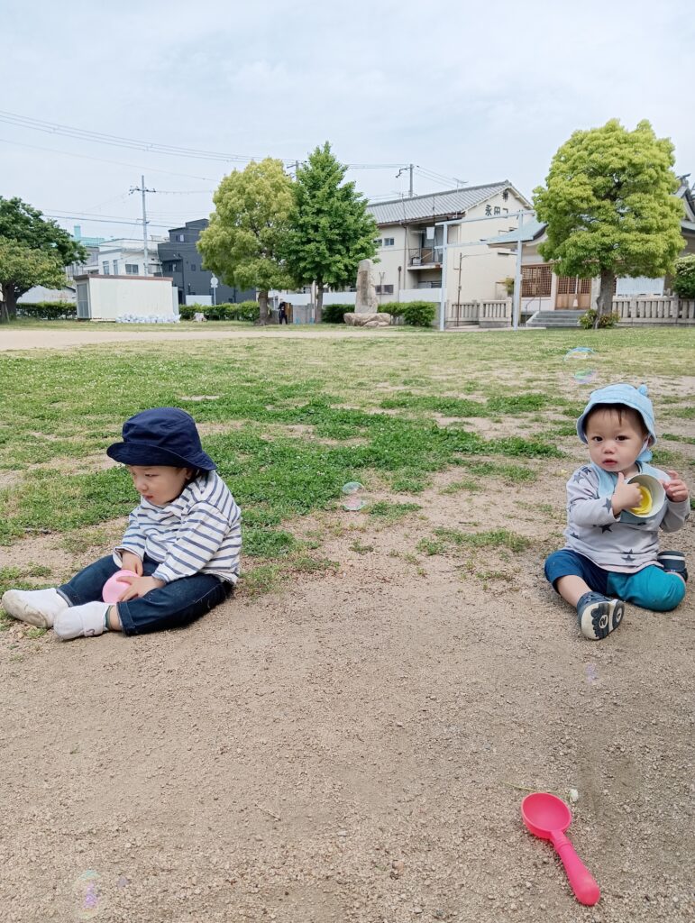 公園　園庭　初夏　自然　アリ　シャボン玉　おおぞら保育園　明石　西新町　202505-2