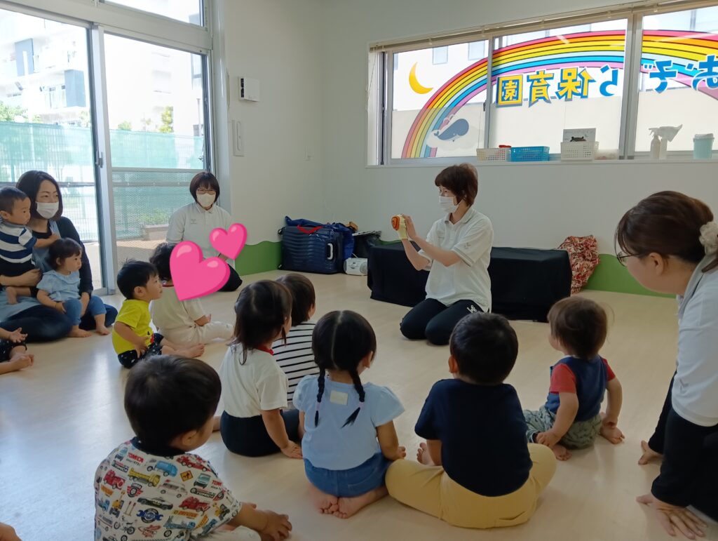 わらべ歌 子どもの館 伝統 5ひきのこぶた チャールストン おおぞら保育園 西新町 明石 保育園 202507-1