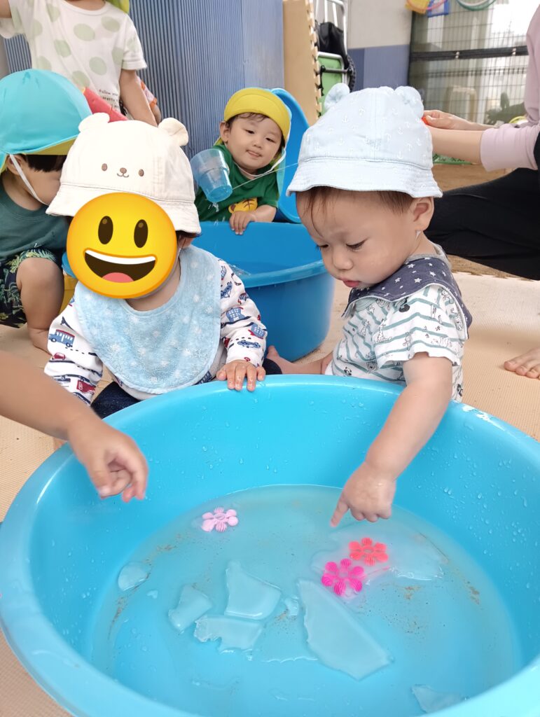 水遊び　水鉄砲　園庭　夏　水　おおぞら保育園　明石　保育園　西新町　202507-2