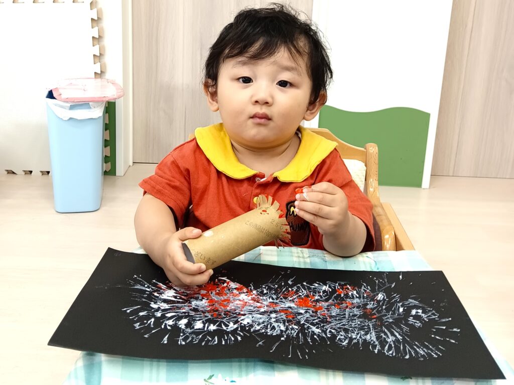 花火　製作　色水　はじき絵　スタンプ　トイレットペーパー　芯　おおぞら保育園　西新町　明石　保育園　202508-5