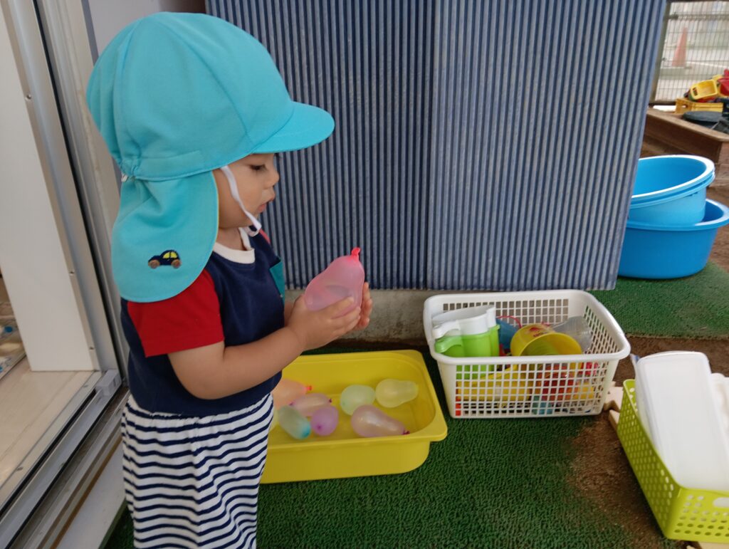 水風船　泡遊び　水遊び　感触遊び　　明石　保育園　魚住　おおぞら保育園　202509-3
