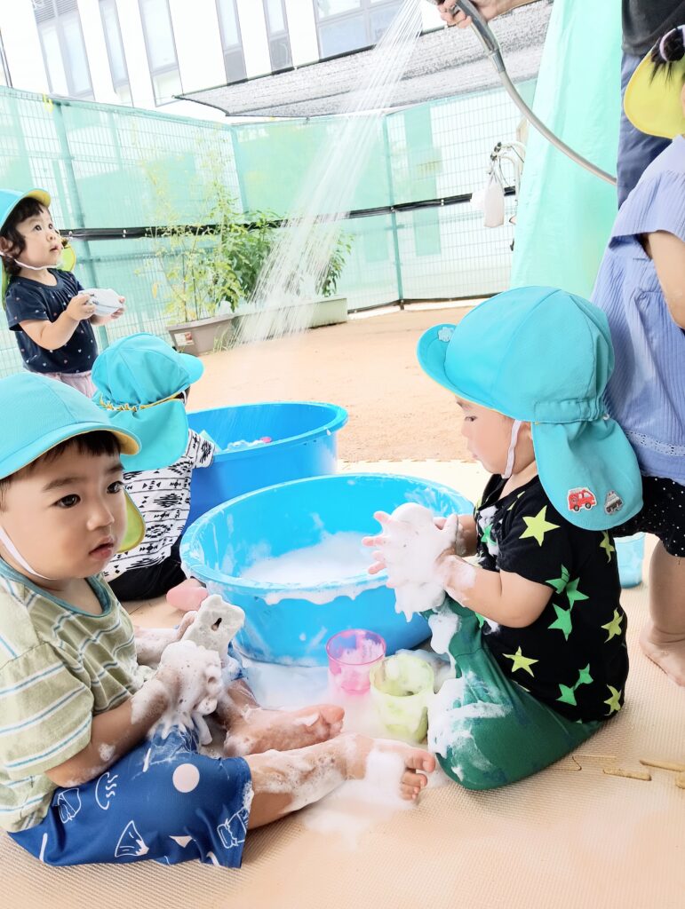 水風船　泡遊び　水遊び　感触遊び　　明石　保育園　魚住　おおぞら保育園　202509-4