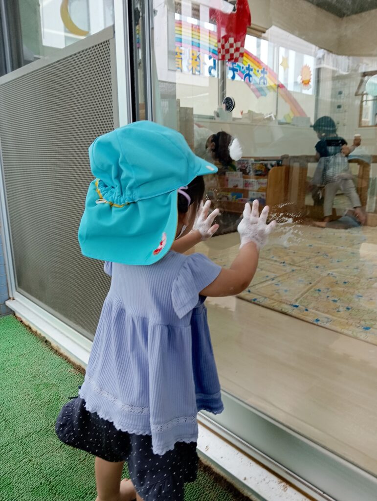 水風船　泡遊び　水遊び　感触遊び　　明石　保育園　魚住　おおぞら保育園　202509-5