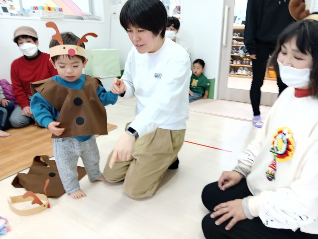 保育園にサンタさん登場 明石 保育園 おおぞら保育園 202512-1