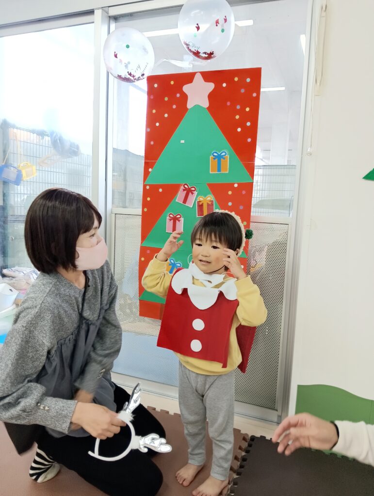 保育園にサンタさん登場 明石 保育園 おおぞら保育園 202512-2