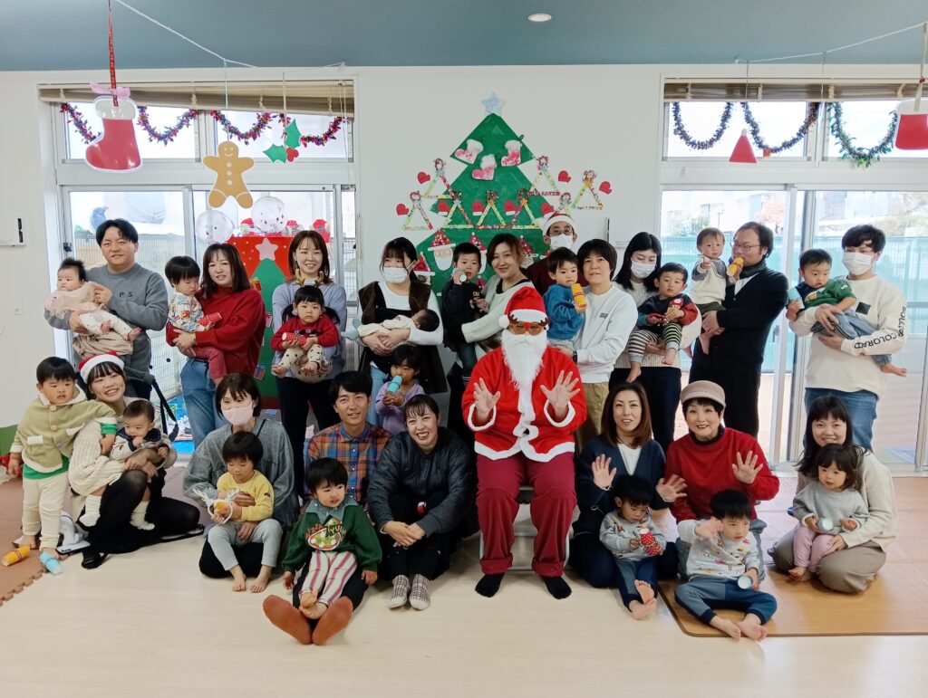 保育園にサンタさん登場 明石 保育園 おおぞら保育園 202512-5