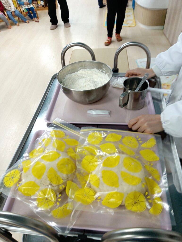 食育　保育園でうどん作り　明石　保育園　おおぞら保育園　202601-1