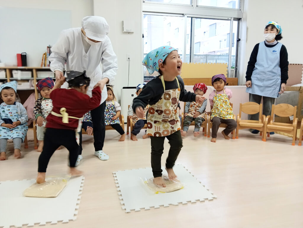 食育　保育園でうどん作り　明石　保育園　おおぞら保育園　202601-2