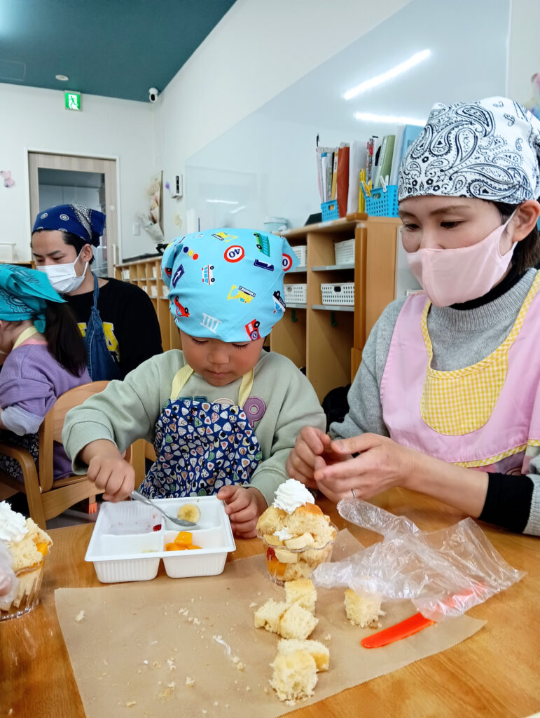 保育園親子クッキングでトライフル作り　明石　おおぞら保育園　202603-8