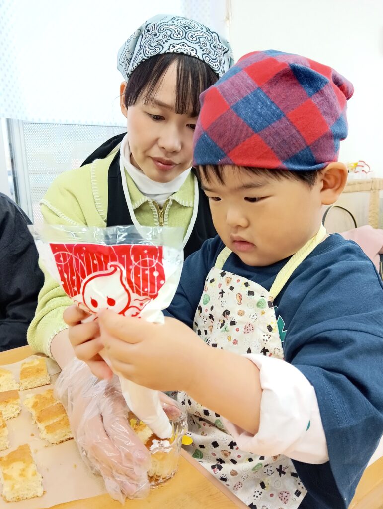 保育園親子クッキングでトライフル作り　明石　おおぞら保育園　202603-3