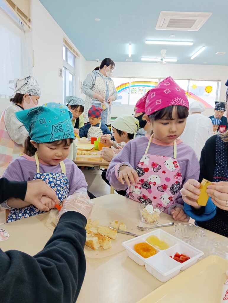 保育園親子クッキングでトライフル作り　明石　おおぞら保育園　202603-7
