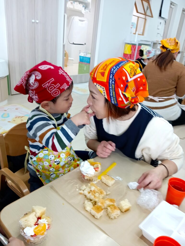 保育園親子クッキングでトライフル作り　明石　おおぞら保育園　202603-5