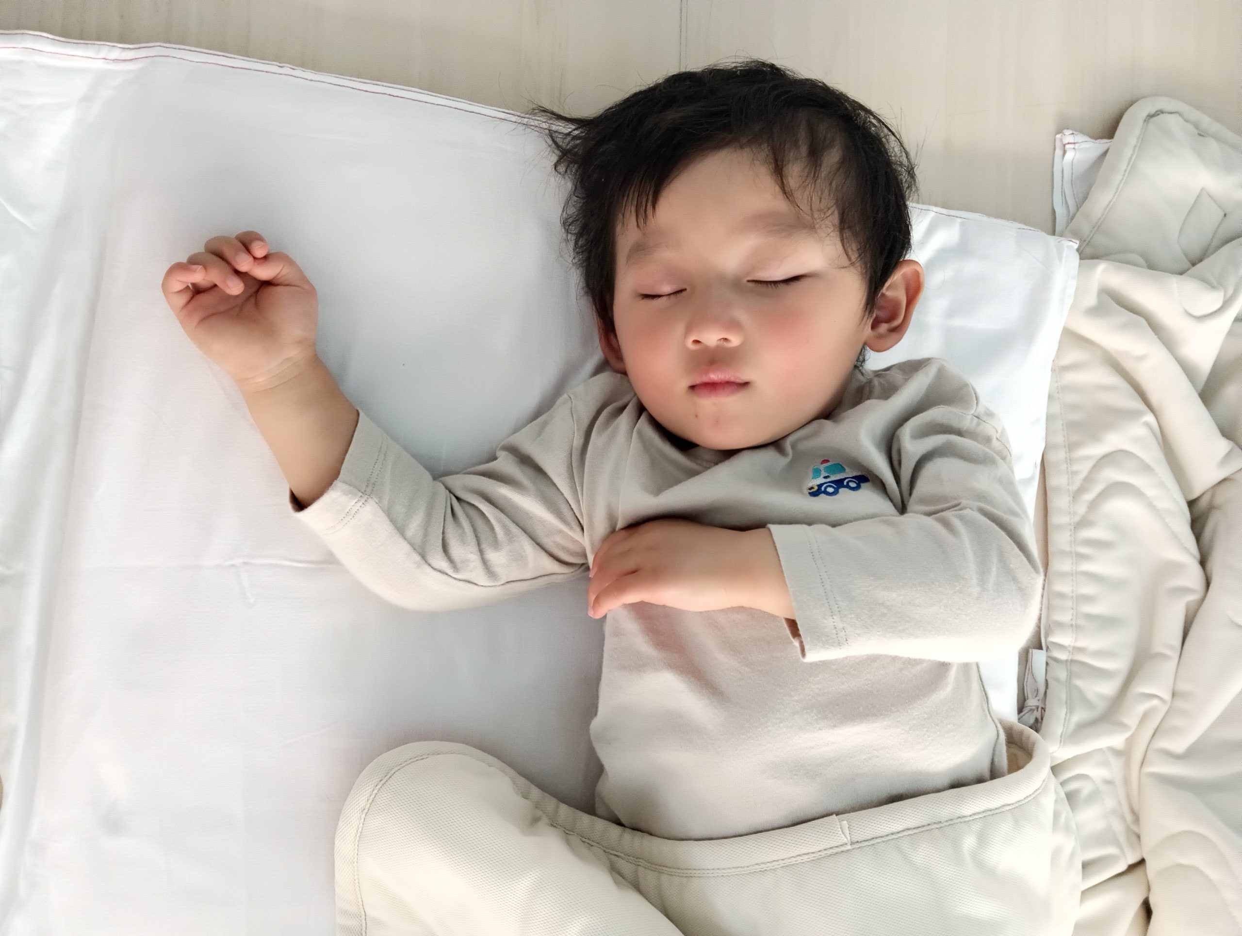 おおぞら保育園 西新町園で、午睡で静かに体を休めている園児