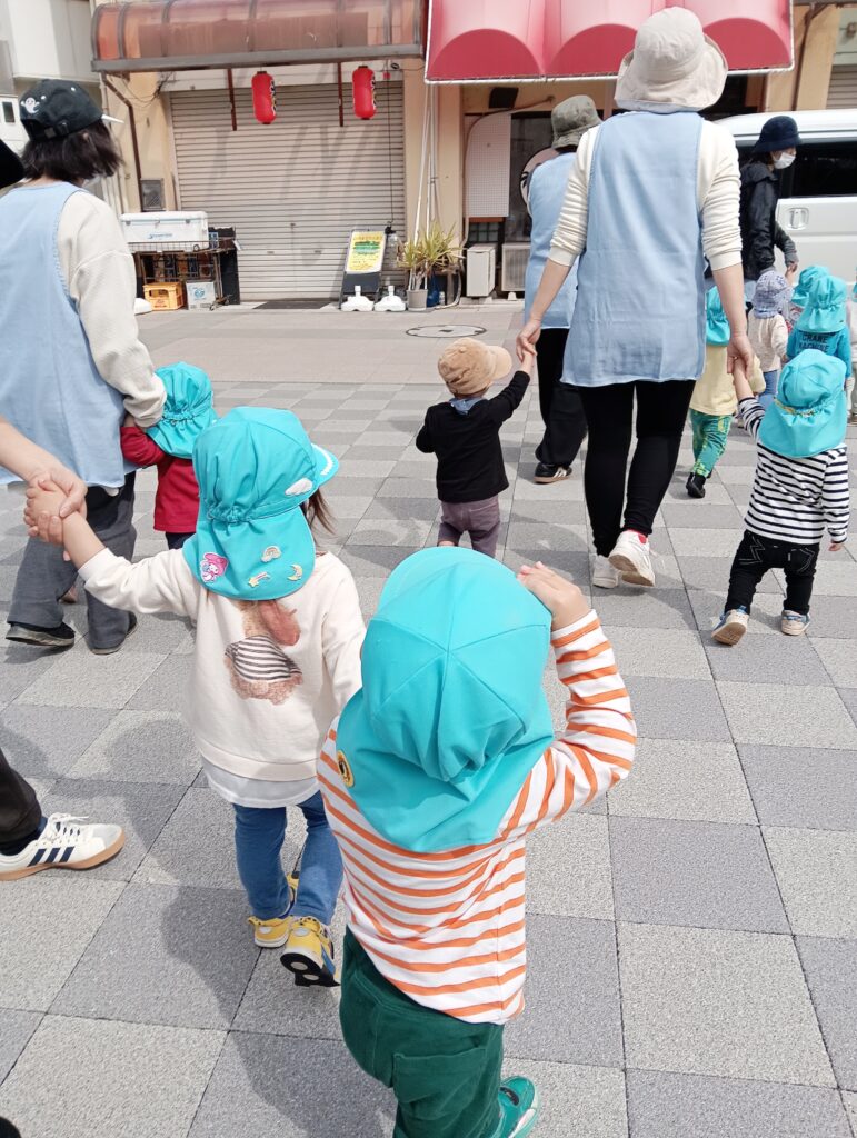 保育園春の公園で新年度　明石保育園　おおぞら保育園　202604-5