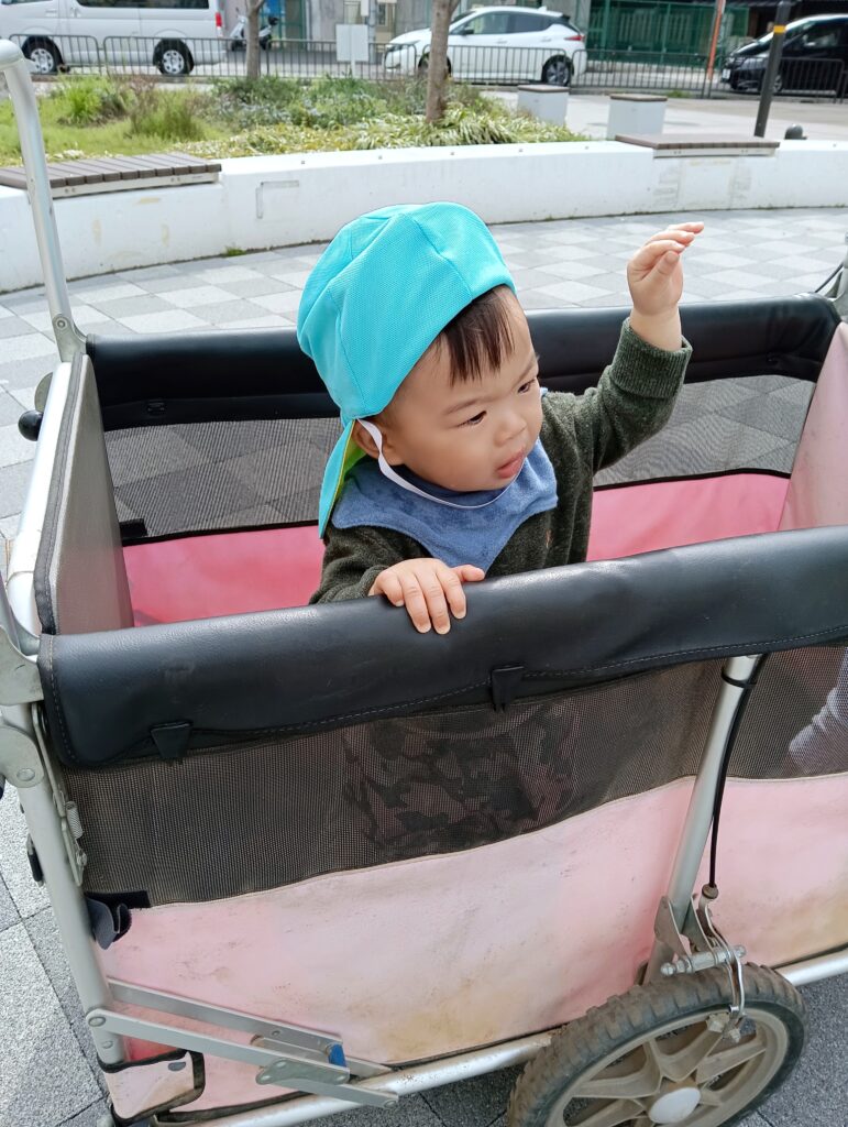 保育園春の公園で新年度　明石保育園　おおぞら保育園　202604-4