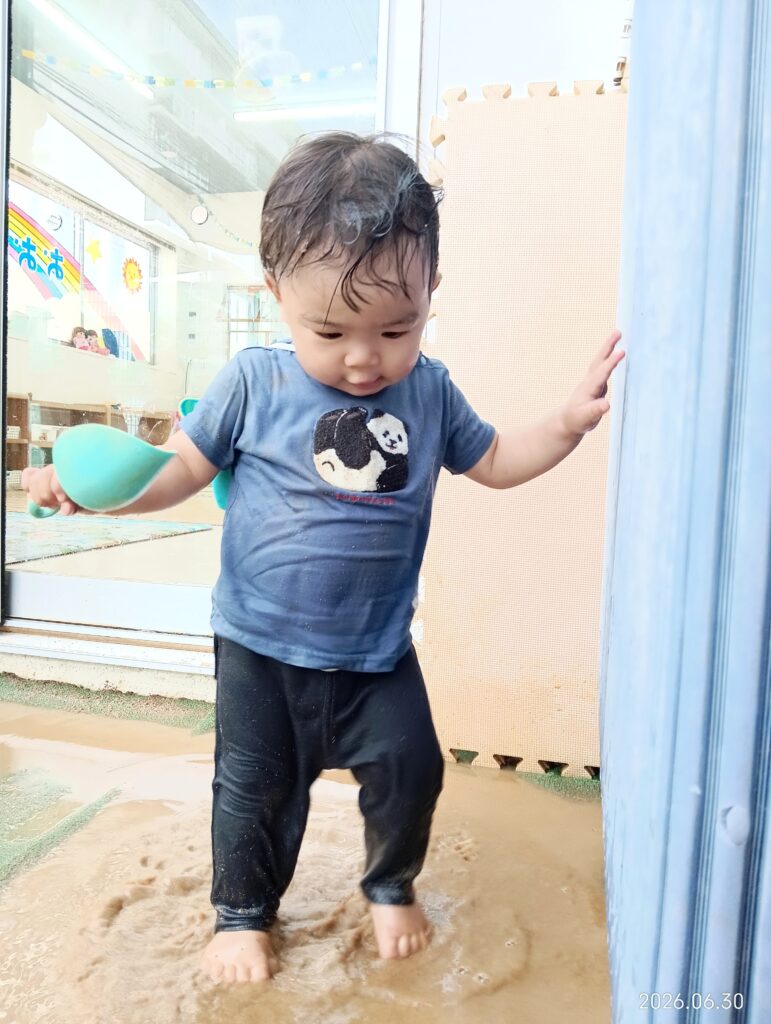 保育園の園庭　泥あそび　明石　おおぞら保育園　202607-3