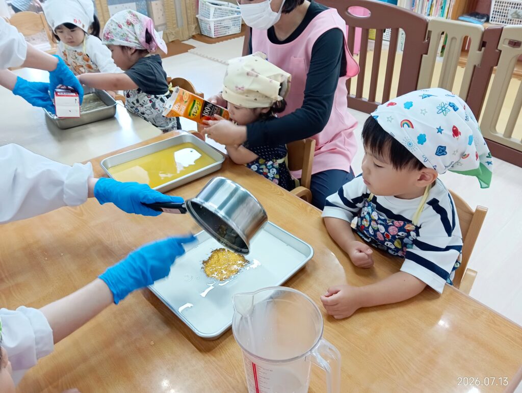 保育園食育で寒天ゼリー作り 明石 おおぞら保育園 202608-1