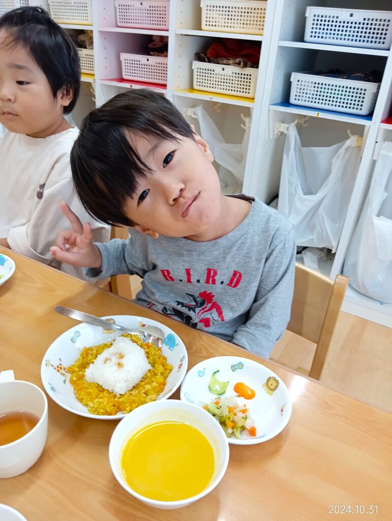 くじら保育園　吹田豊津園　ハロウィン　ジャンボリミッキー　給食　202410-4