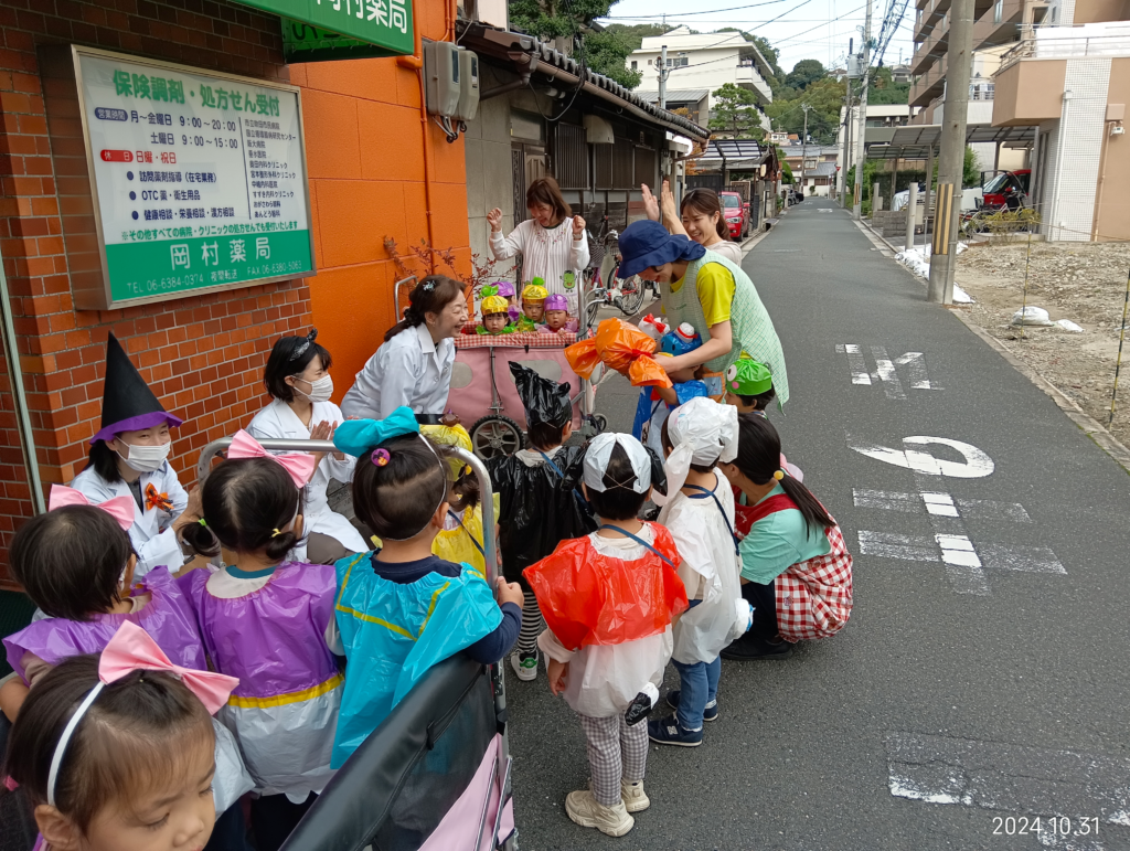 くじら保育園　吹田豊津園　ハロウィン　ジャンボリミッキー　給食　202410-3