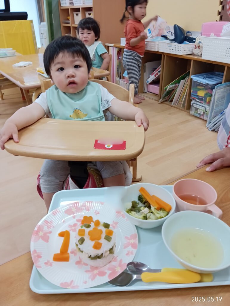 お誕生会 特別メニュー 給食 パネルシアター くじら保育園 吹田豊津 吹田市 202505-5