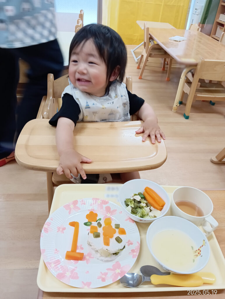 お誕生会 特別メニュー 給食 パネルシアター くじら保育園 吹田豊津 吹田市 202505-4