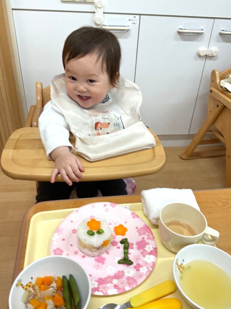 くじら保育園 吹田豊津 吹田市保育園 大阪保育園 お誕生日会 4月 離乳食 202505-5