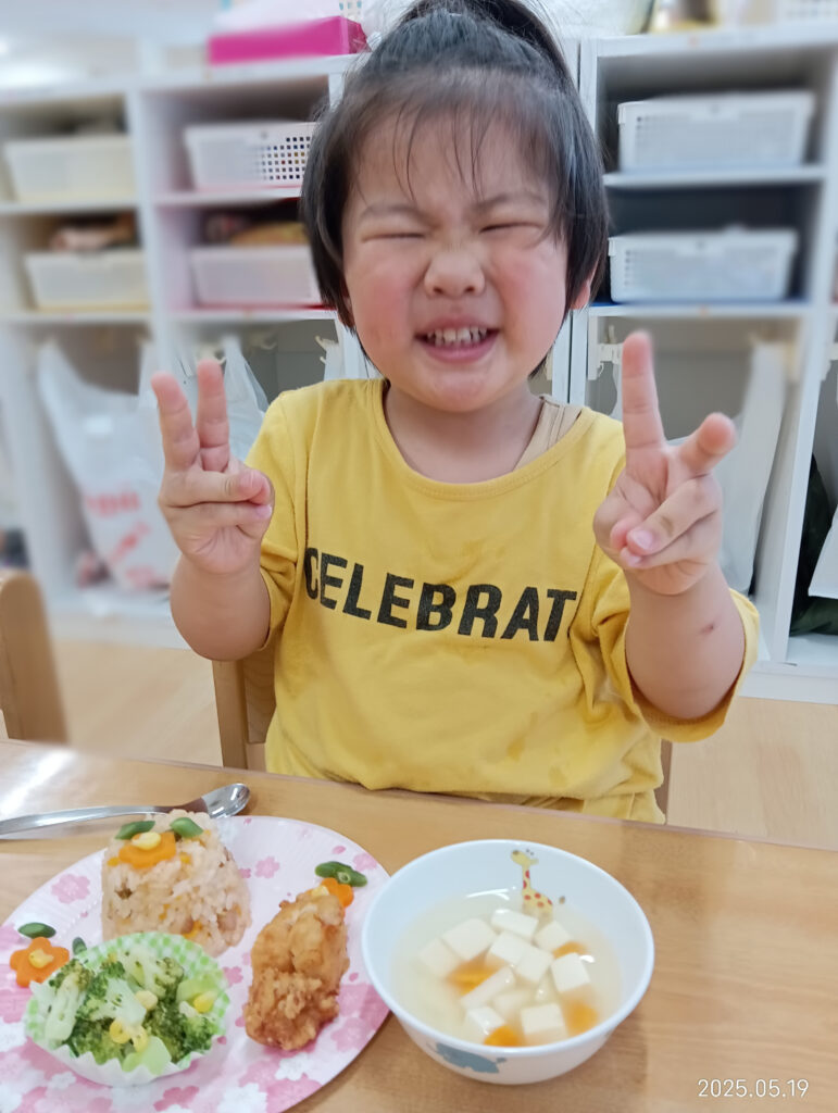 お誕生会 特別メニュー 給食 パネルシアター くじら保育園 吹田豊津 吹田市 202505-3