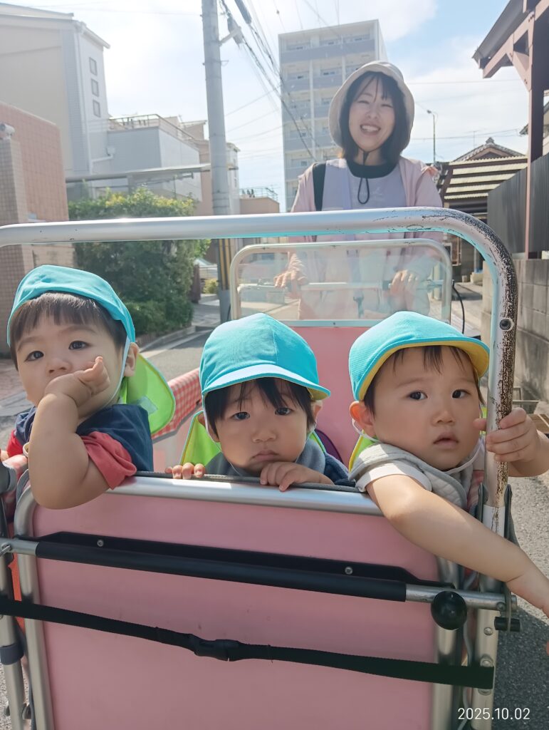 大阪　　吹田　保育園　地域交流　お散歩　くじら保育園　202510-1