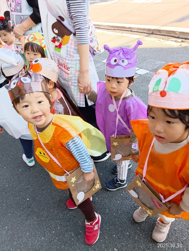 大阪 保育園 くじら保育園 ハロウィンで地域交流 202510-3