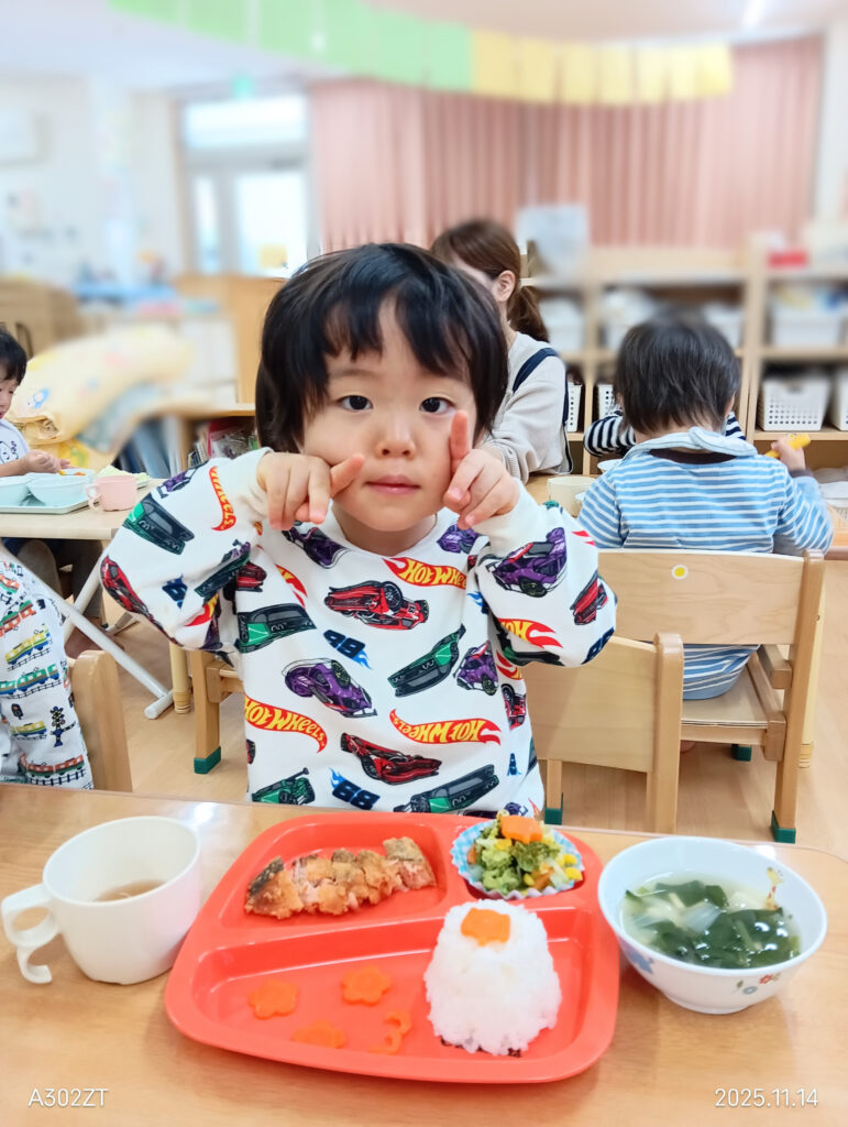 保育園　お誕生会　大阪　くじら保育園　202511-5