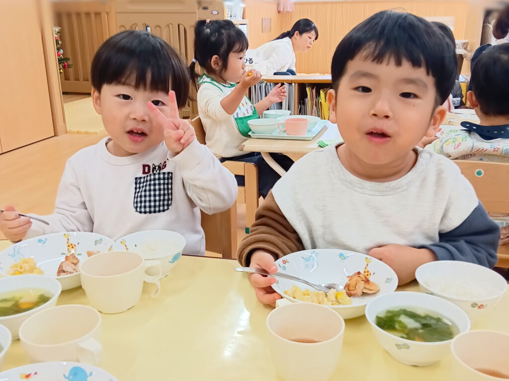 遊び食べの意味　食事環境づくりのコツ　大阪　保育園　くじら保育園　202512-3