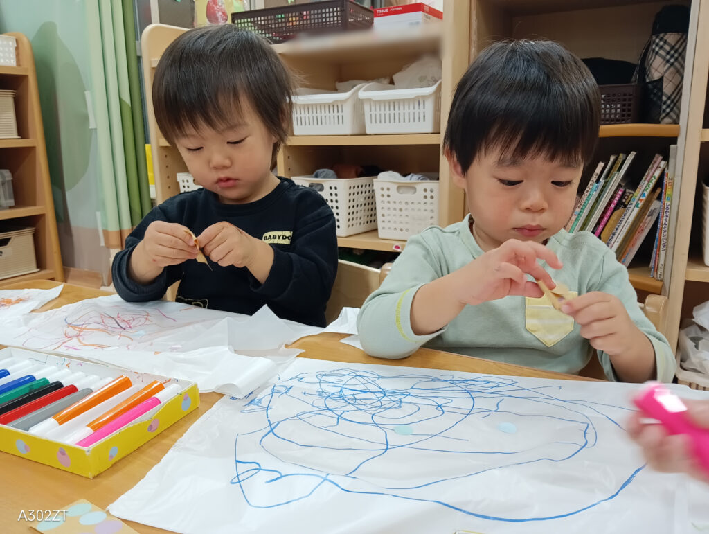 保育園で凧作り　大阪　保育園　くじら保育園　202601-2