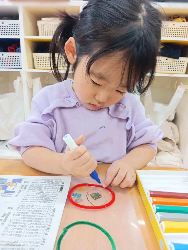 保育園のひな祭り製作でハサミ練習　大阪　保育園　くじら保育園　202602-3