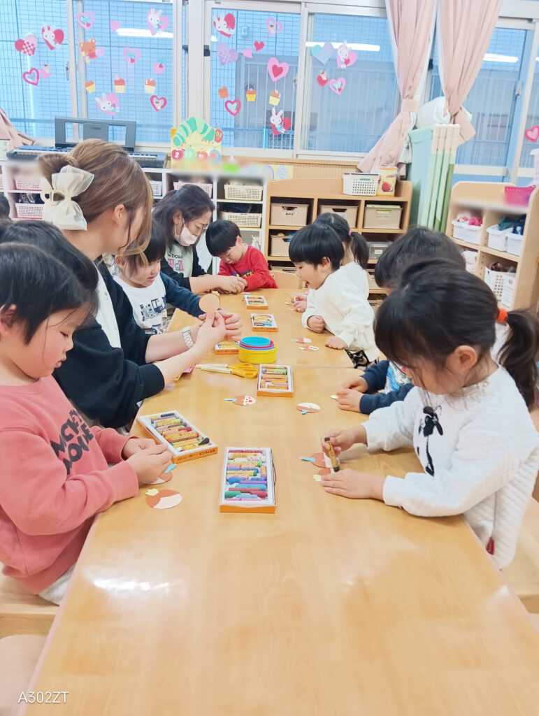保育園のひな祭り製作でハサミ練習　大阪　保育園　くじら保育園　202602-6