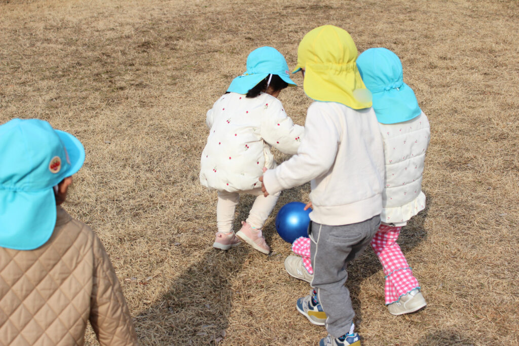 保育園から藤田邸跡公園へお散歩 大阪 くじら保育園 202602-3