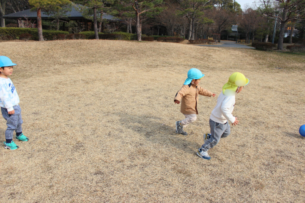 保育園から藤田邸跡公園へお散歩 大阪 くじら保育園 202602-5