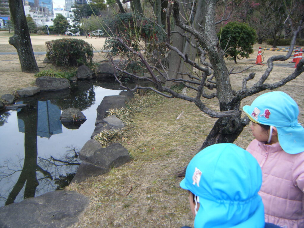 保育園から藤田邸跡公園へお散歩 大阪 くじら保育園 202602-1