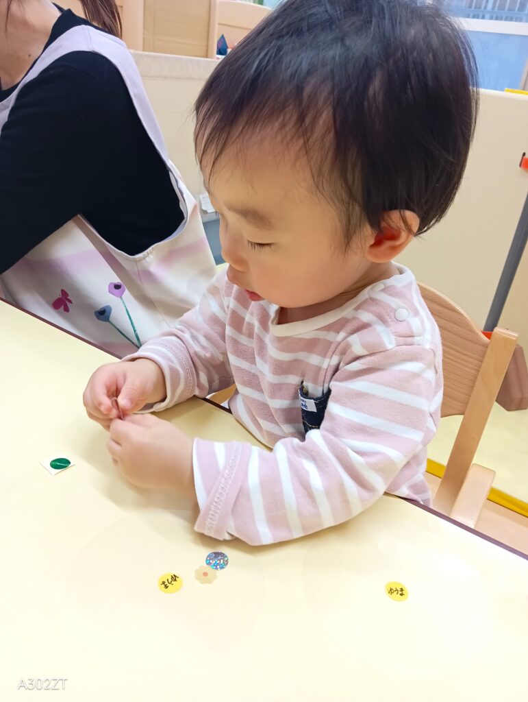 保育園のひな祭り製作でハサミ練習　大阪　保育園　くじら保育園　202602-1