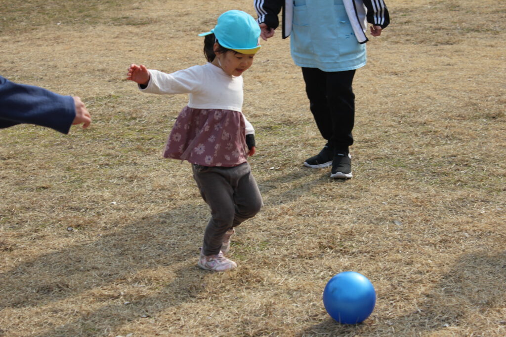 保育園から藤田邸跡公園へお散歩 大阪 くじら保育園 202602-4