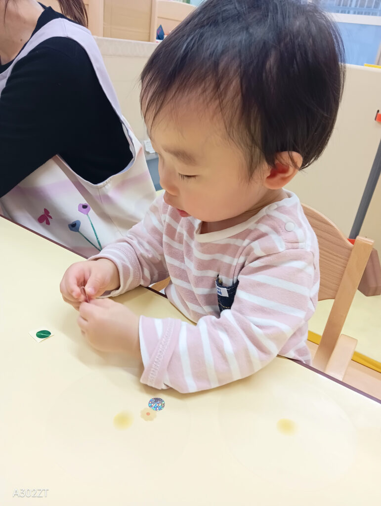 保育園のひな祭り製作でハサミ練習 大阪 保育園 くじら保育園 202602-1