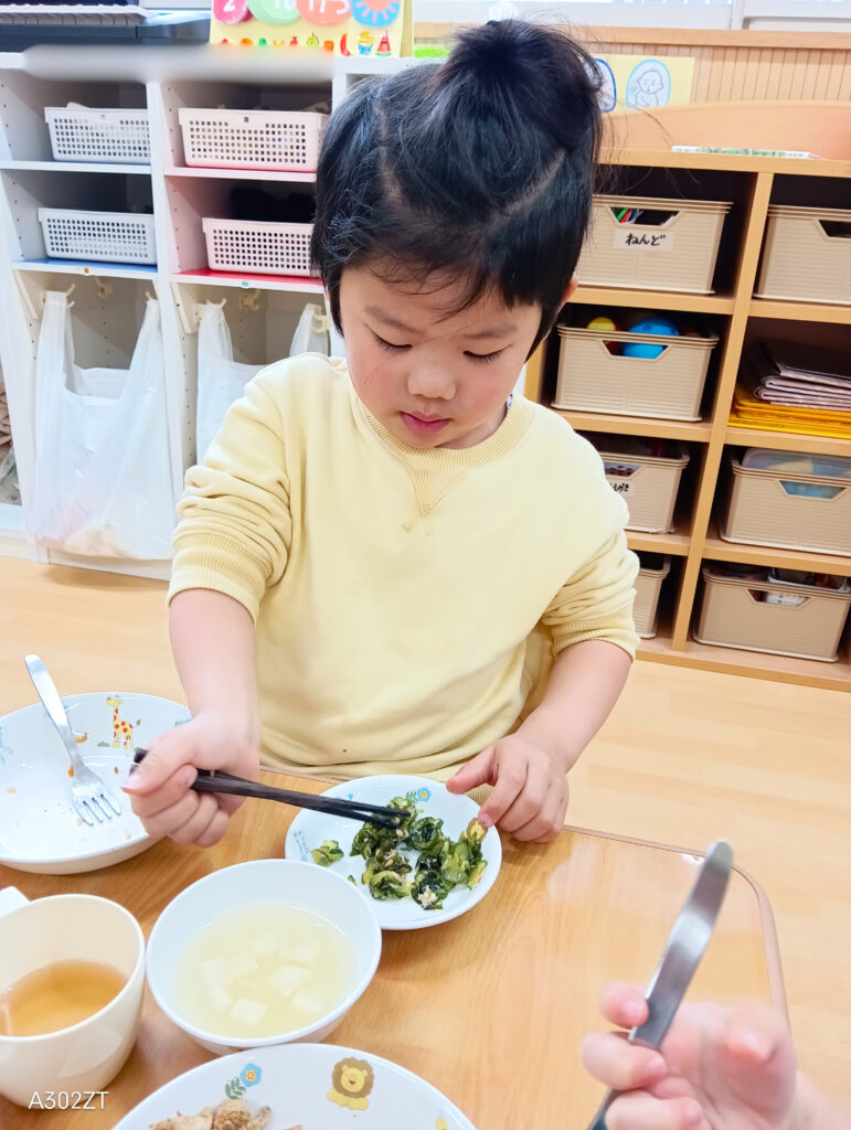 保育園給食 スプーン食べ練習 大阪 保育園 くじら保育園 202602-5