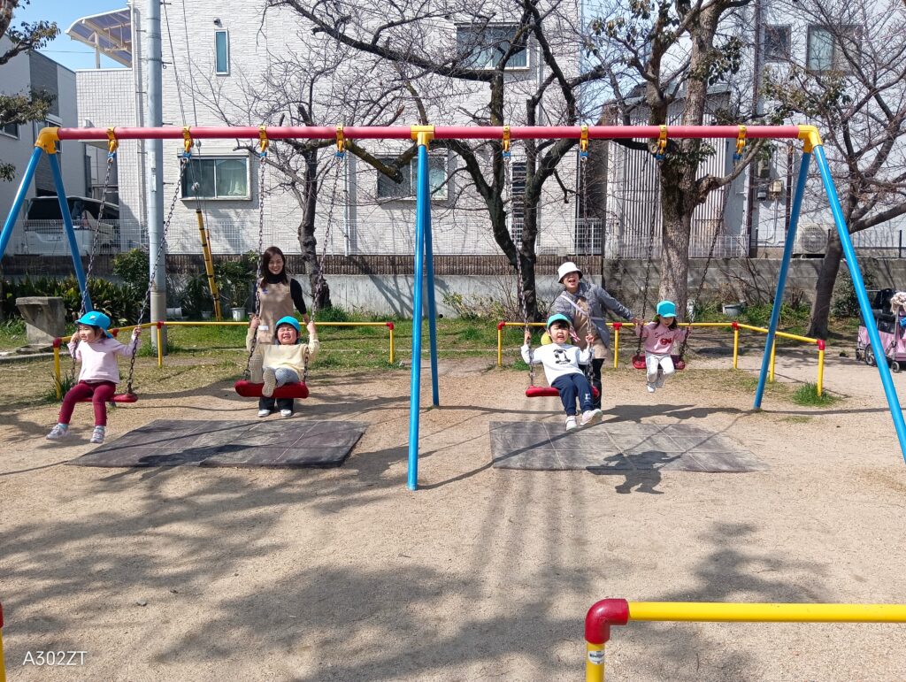 保育園のお別れ遠足でお弁当タイム　大阪　くじら保育園　202603-3