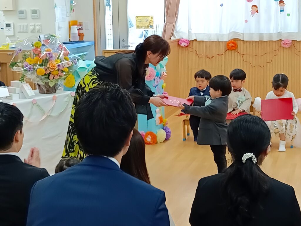 保育園卒園式　大阪　くじら保育園　202604-1