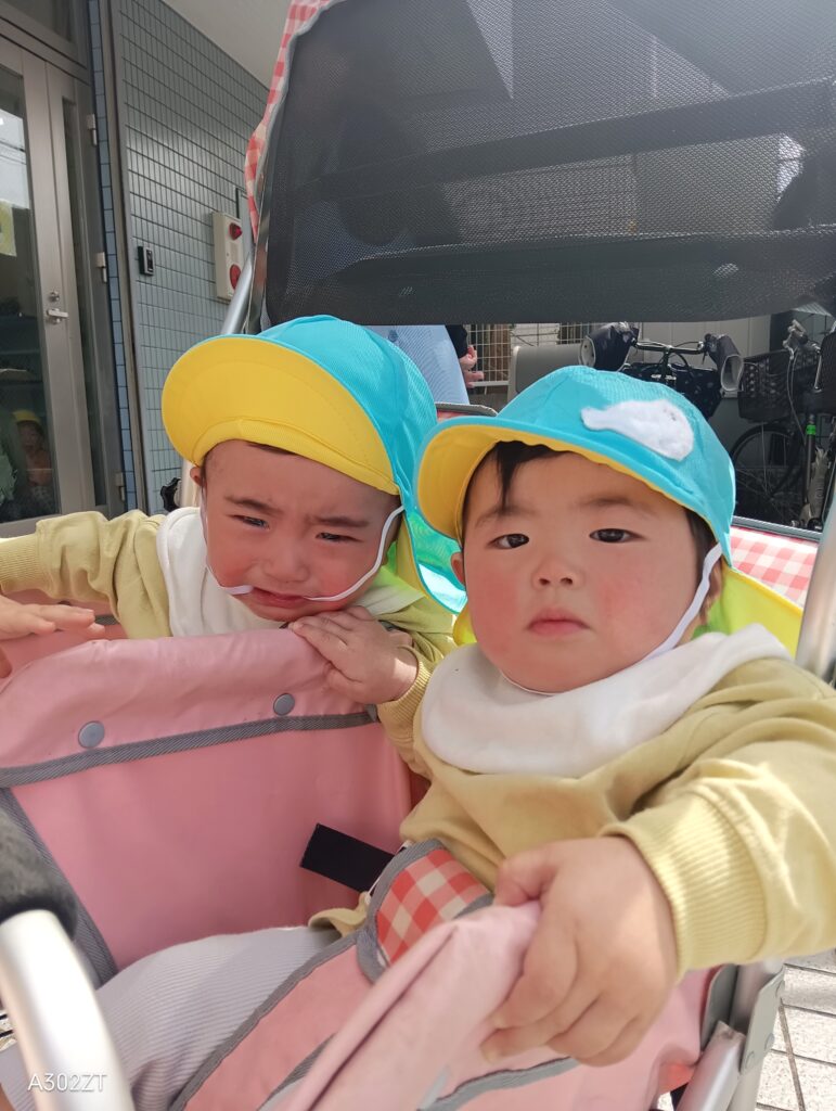 公園で自然遊び　大阪　保育園　くじら保育園　202604-1