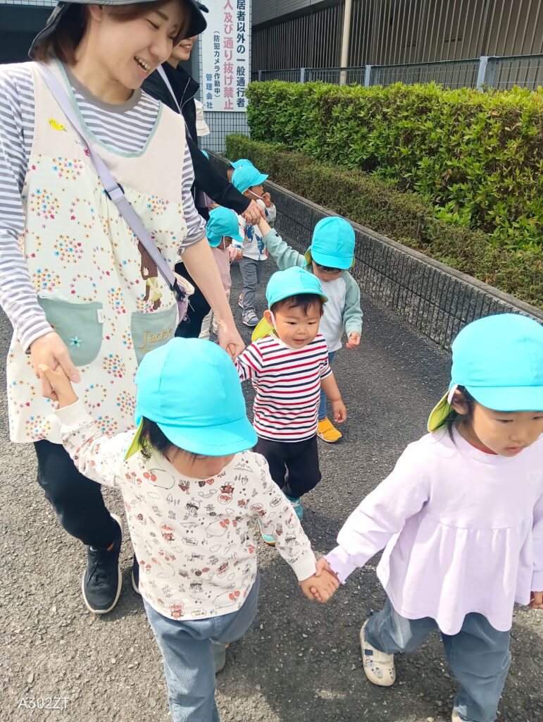 公園で自然遊び　大阪　保育園　くじら保育園　202604-2