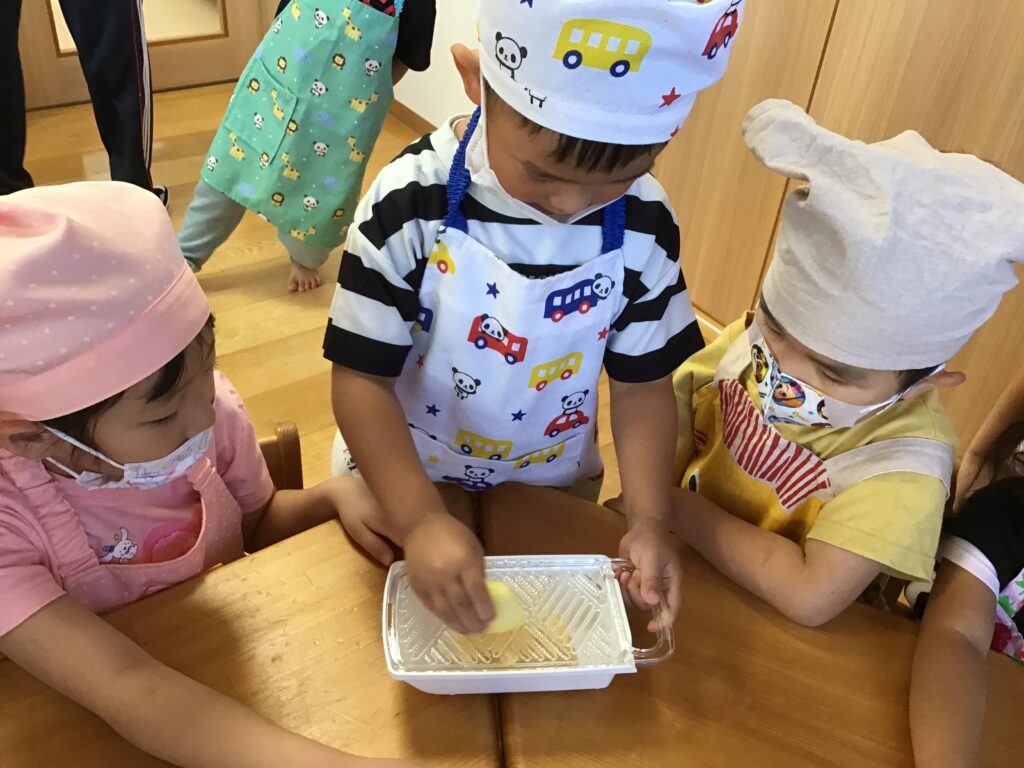 くじら保育園　天王寺園　幼児クラス　クッキング　カレー作り　食育　202411-4