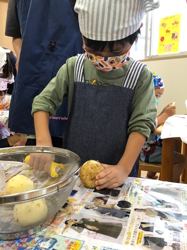 くじら保育園　天王寺園　幼児クラス　クッキング　カレー作り　食育　202411-2